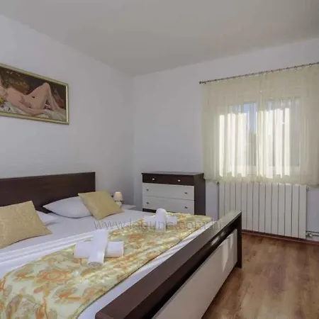Apartament In 45757 Okrug Gornji